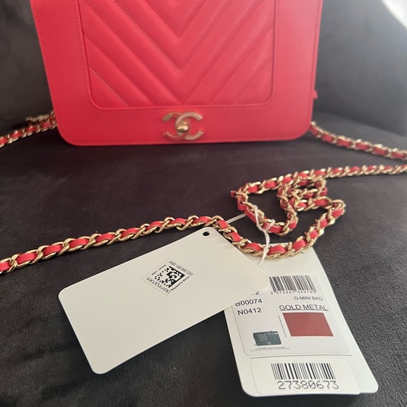 Brand new Pink Chanel Wallet on a Chain. Box tags and Dust bag included. - Picture 4 of 5